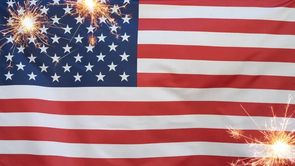 Modelo Fundo Cartão Saudação Feriado Americano Acenando Bandeira Americana Sparklers — Fotografia de Stock