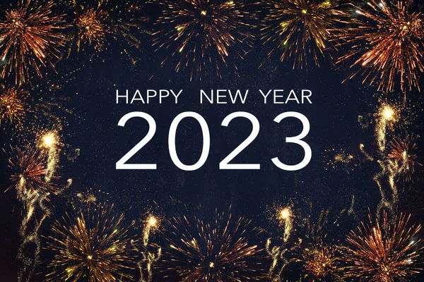 Silvester 2023 Mutlu yıllar, Yeni Yıl Partisi kutlamaları arka plan havai fişeklerden yapılmış bir çerçeve.