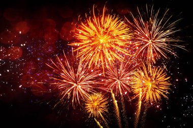 YILI YIL 2023 - Yeni Yıl kutlamaları, Silvester 2023 tatil arkaplan tebrik kartı - Havai fişek havai fişekleri karanlık gece gökyüzünde