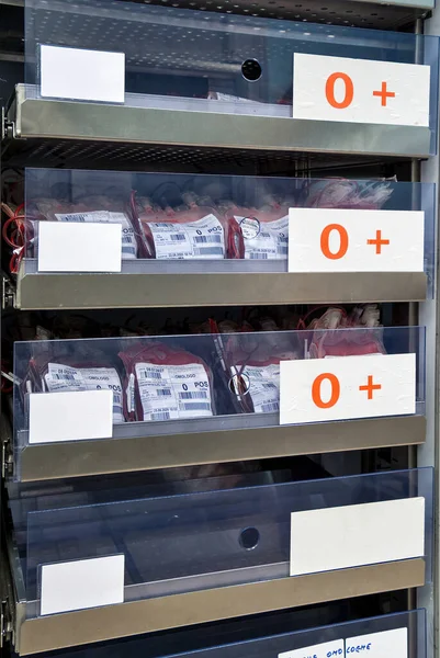 Милан Италия Ноября 2020 Деталь Холодильного Шкафа Запасами Пакетов Крови — стоковое фото