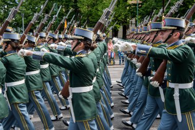 Bergamo, İtalya - 4 Mayıs 2019: Maliye Muhafız Akademisi öğrencilerinin yemin töreni