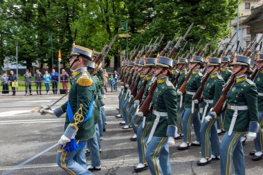 Bergamo, İtalya - 4 Mayıs 2019: Maliye Muhafız Akademisi öğrencilerinin yemin töreni