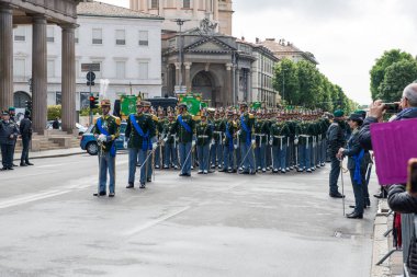Bergamo, İtalya - 4 Mayıs 2019: Maliye Muhafız Akademisi öğrencilerinin yemin töreni