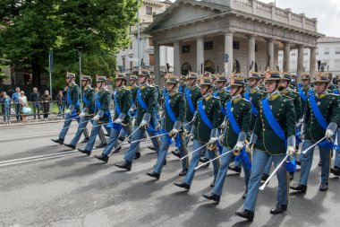 Bergamo, İtalya - 4 Mayıs 2019: Maliye Muhafız Akademisi öğrencilerinin yemin töreni
