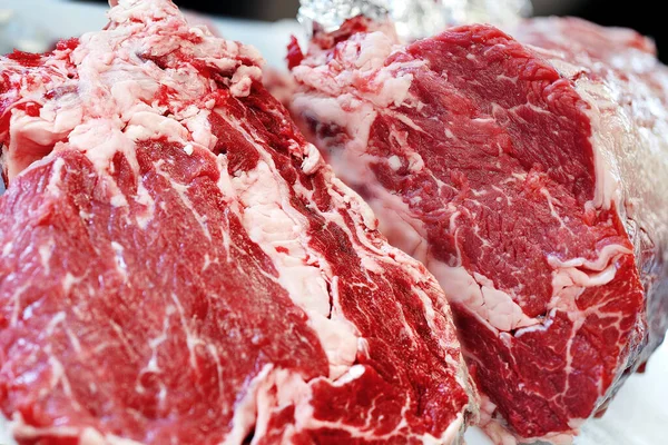 Detail Cut Rack Ribeye Steak White Cutting Board — ストック写真