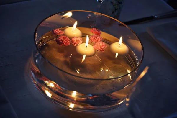 Detail Centerpiece Water Flowers Floating Candles — Fotografia de Stock