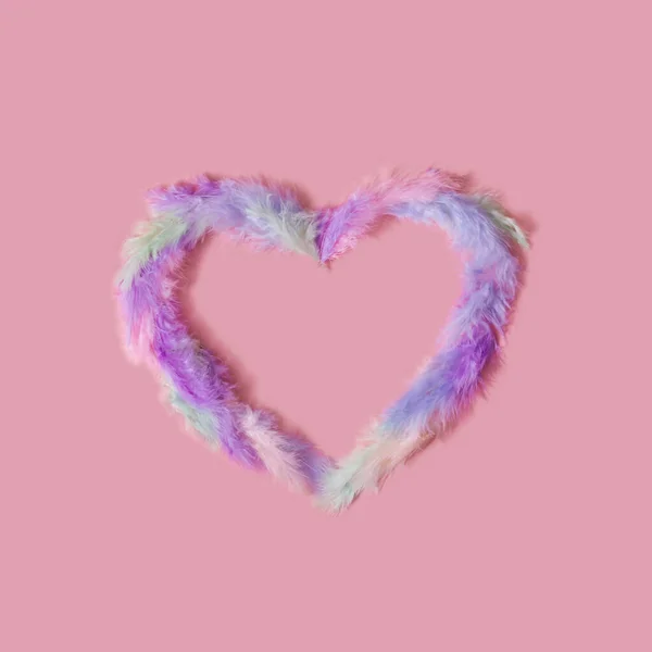 Colorful Heart Shape Made Feathers Pink Background Valentine Day Flat — Stok fotoğraf