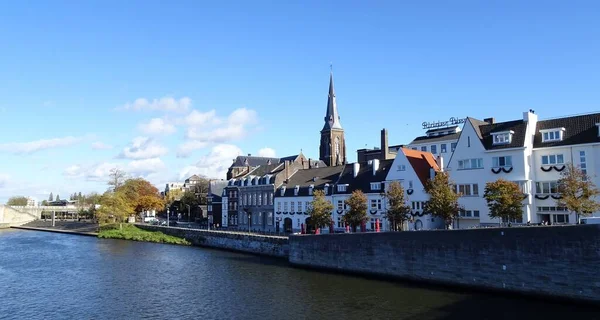  Maas, Maastricht, Hollanda manzaralı manzara.
