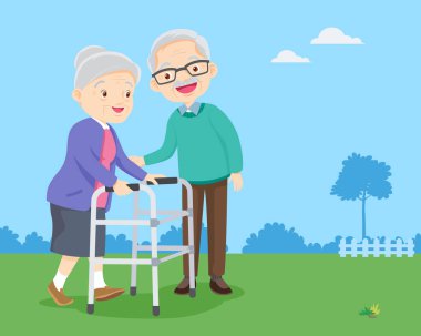 Yaşlı bir adam parkta yaşlı bir kadına fizik tedavi uyguluyor.