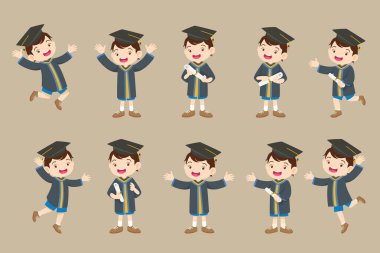 Mezuniyet elbiseleri içinde diploma giymiş gülümseyen öğrenciler.