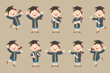 Mezuniyet elbiseleri içinde diploma giymiş gülümseyen öğrenciler.