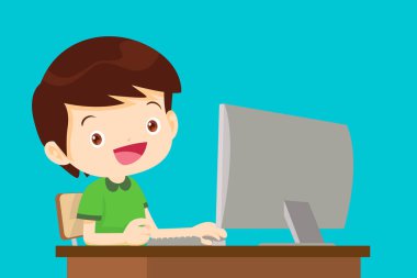 Bilgisayarla çalışan sevimli öğrenci çok zeki.