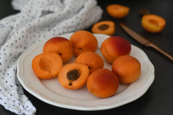 Fresh Sweet Peach Ceramic Bowl Table — стоковое фото