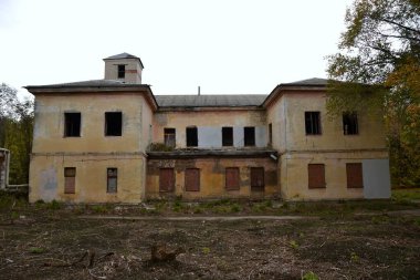 Togliatti 'deki Volgotsemmash fabrikasının eski itfaiye binası.