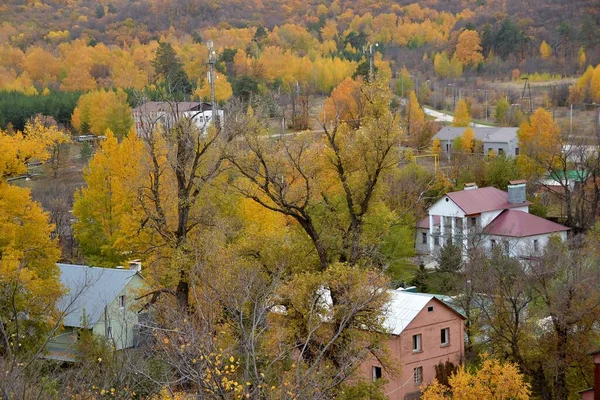 아름다운 중앙에 마을에서 가을을 맞이하다 — 스톡 사진