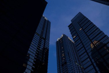 Gece Yüksek Binaların Manzarası