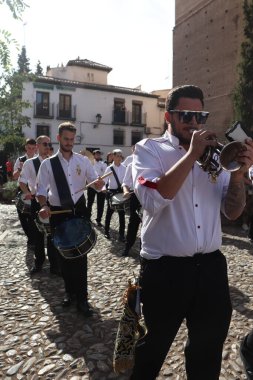 The Marching Band, San Miguel veya Romera de San Miguel Arcngel kutlamalarında yürümeye hazırdır. Albaisin, Granada, İspanya 'da oldukça meşhurdur.