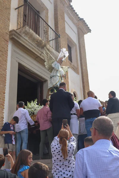 格拉纳达的圣米格尔雕像 在格拉纳达Albaicin区举行的格拉纳达罗马节的圣米格尔雕像 已经到达了圣米格尔阿尔托 — 图库照片