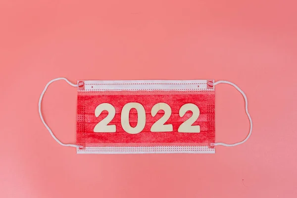 Red Medical Mask Wooden Numbers 2022 — Stock Photo, Image