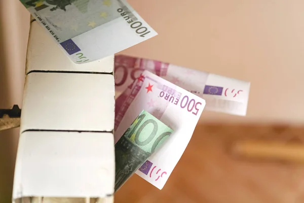 Euro Banknoten Heizkörper Das Konzept Der Teuren Heizkosten Der Energiekrise — Stockfoto