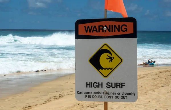 Señal de playa - Advertencia High Surf —  Fotos de Stock