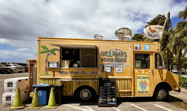 Honolulu, Hawaii - 6 de noviembre de 2021-Food truck in Honolulu, Hawaii vende camarones, hielo afeitado y más — Foto de Stock