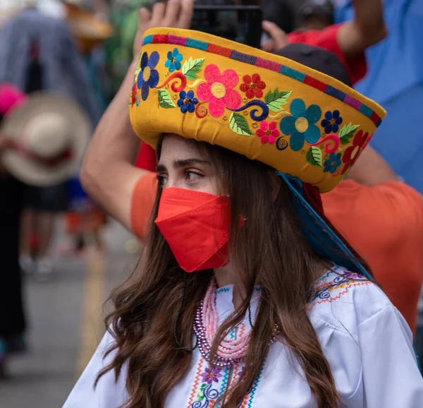 Cuenca, Ecuador, Dec 24, 2021 - Women are in costume with COVID masks in the traditional Traveling Child Pase del Nino Christmas Eve Parade — стоковое фото