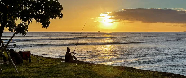 Waikiki Honolulu Havaí Oct 2021 Silhueta Pessoa Que Pesca Partir — Fotografia de Stock