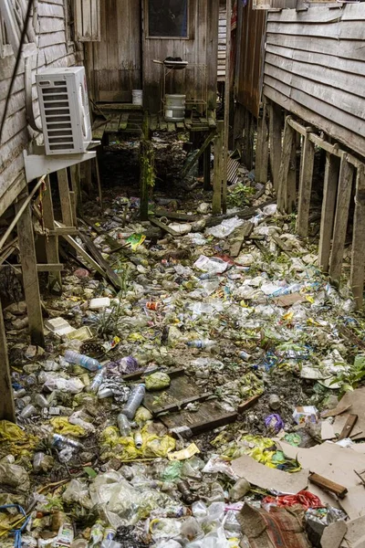 Central Kalamantan Indonesia May 2022 Garbage Dumped Homes River Bank — Fotografia de Stock