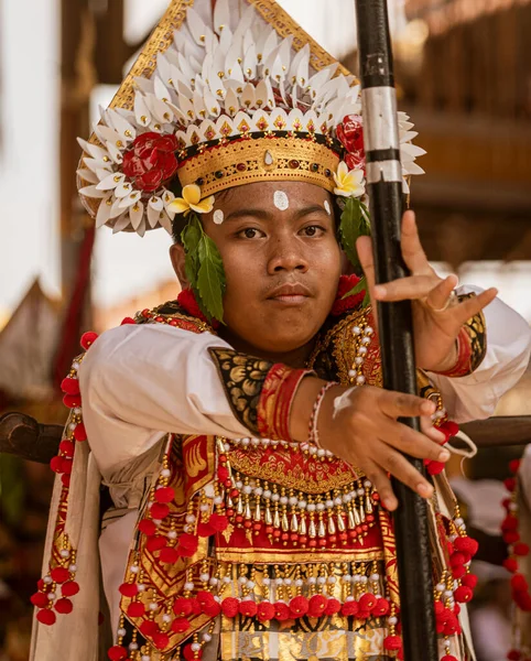 Молодой Человек Танцует Храме День Галунгана Бали — стоковое фото