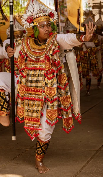 Young Man Dances Temple Galungan Day Bali —  Fotos de Stock