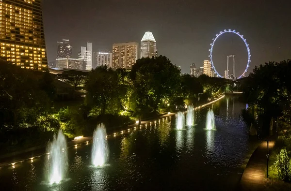 Singapour Juillet 2022 Fontaines Eau Sur Canal Avec Roue Ferris — Photo