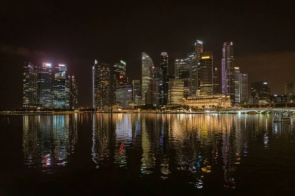 Singapour Juillet 2022 Baie Nuit Avec Réflexions Sur Eau — Photo