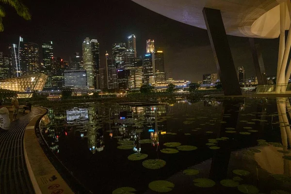 Singapour Juillet 2022 Baie Nuit Avec Réflexions Sur Eau — Photo