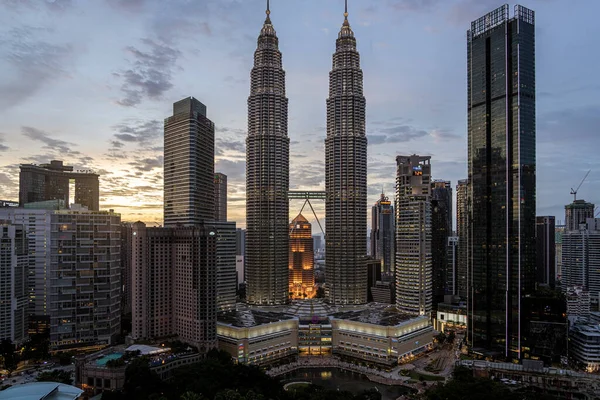 Kuala Lumpur Malaisie Juillet 2022 Tours Jumelles Illuminées Nuit — Photo