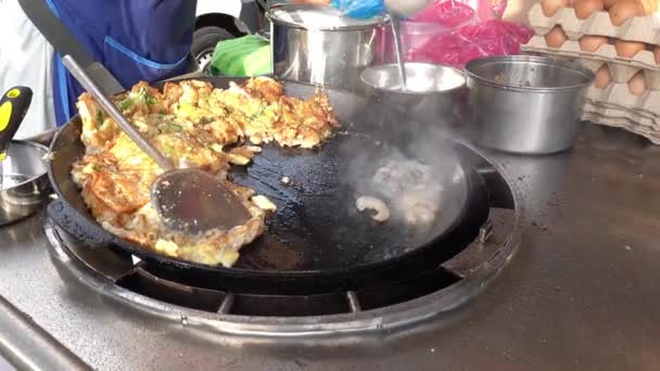 Malacca Malaisie 07172022 Jonker Street Crevettes Nocturnes Ajoutées Omelete Par — Video