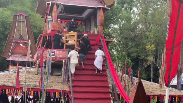 Lemo Toraja Indonésia 07042022 Funeral Madeira Tau Tau Effigy Colocado — Vídeo de Stock