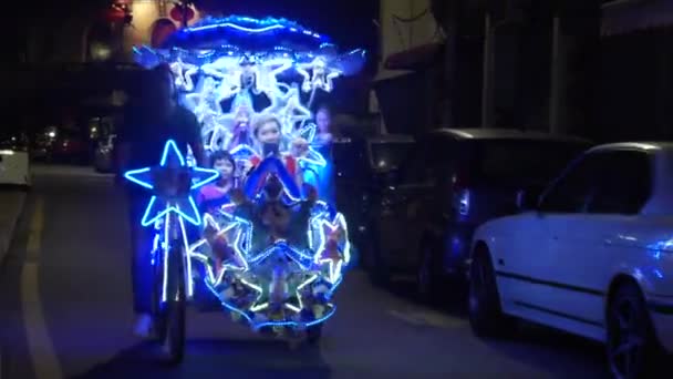 Malacca Malaysia 07172022 Jonker Street Night Pimped Pedicabs Mor Och — Stockvideo