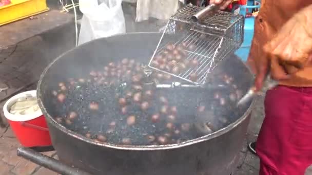 Malacca Malaysia 07172022 Jonker Street Night Chestnuts Being Roasted Night — Stock Video