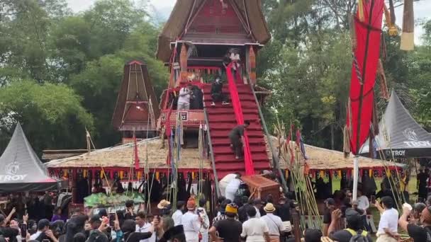 Lemo Toraja Indonesia 07042022 Funeral Bola Bola Funeral Casket Carrier — Stock Video
