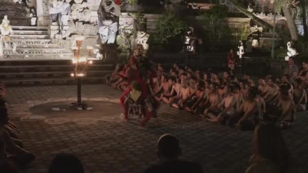 Bali Indonesien 05302022 Kecak Dance King Besegrar Demon — Stockvideo