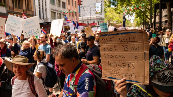 Melbourne Victoria Australia November 2021 Woman Holds Sign Stating Bow — Stock Photo, Image