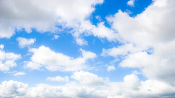 Bright Fluffy White Clouds Glowing Blue Sky — Stock Photo, Image