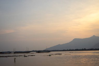 Laos 'un güneyinde Sunset View Mekong Nehri
