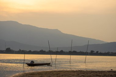 Laos 'un güneyinde Sunset View Mekong Nehri