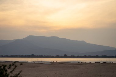 Laos 'un güneyinde Sunset View Mekong Nehri