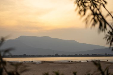 Laos 'un güneyinde Sunset View Mekong Nehri