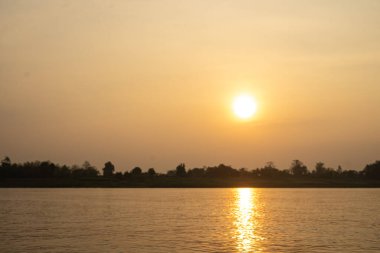 Laos 'un güneyinde Sunset View Mekong Nehri