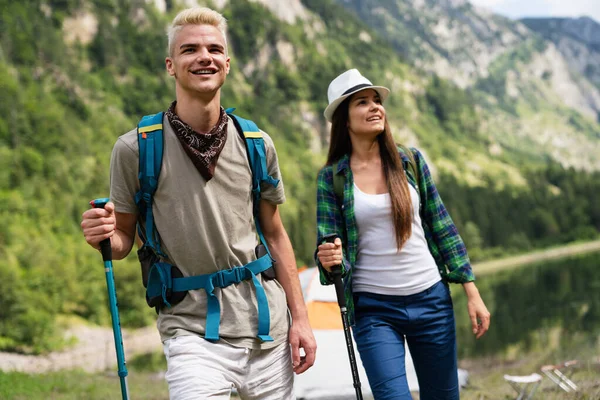 Group Friends Backpacks Doing Trekking Excursion Mountain Trekker Sport Hike — Stock Photo, Image