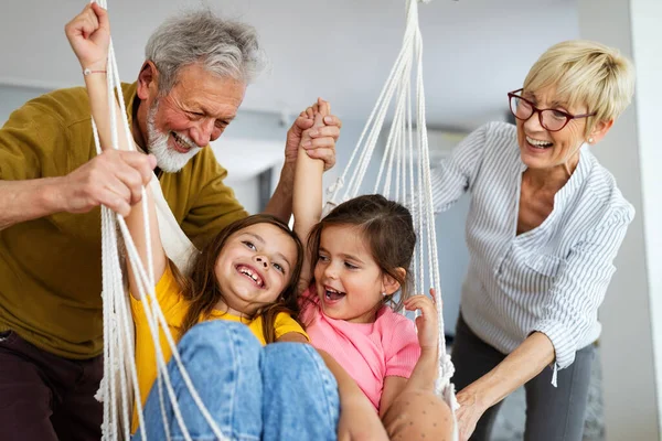 Nipoti Divertono Giocando Con Nonni Casa Famiglia Amore Generazione Concetto — Foto Stock